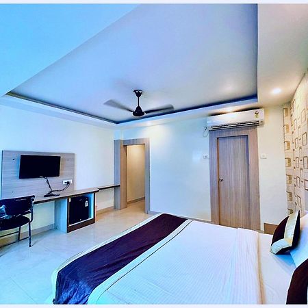 Hotel Aparna Grand Near Ram Janam Bhoomi And Temple - Fully Air Conditioned - Free Wifi Available - Best Budget Hotel In Ayodhya Eksteriør bilde