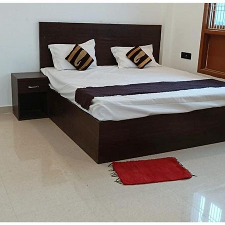 Hotel Aparna Grand Near Ram Janam Bhoomi And Temple - Fully Air Conditioned - Free Wifi Available - Best Budget Hotel In Ayodhya Eksteriør bilde