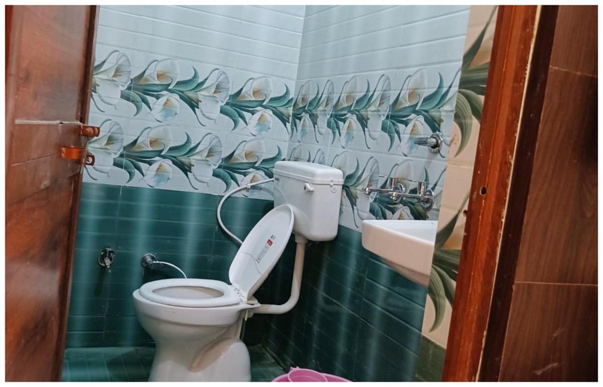 Hotel Aparna Grand Near Ram Janam Bhoomi And Temple - Fully Air Conditioned - Free Wifi Available - Best Budget Hotel In Ayodhya Eksteriør bilde